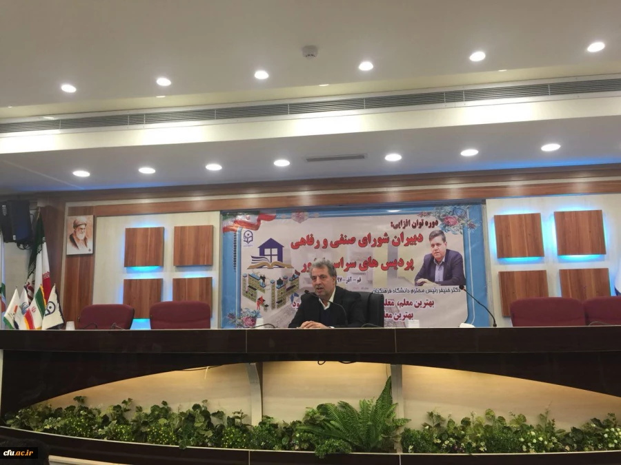 دکتر مصطفی عرب مدیرکل مشاوره، بهداشت و سلامت در دومین روز از پنجمین دوره بالندگی دبیران شورای صنفی

ذهنیت منفی عاملی برای ایجاد رخوت، کسالت و بی انگیزگی