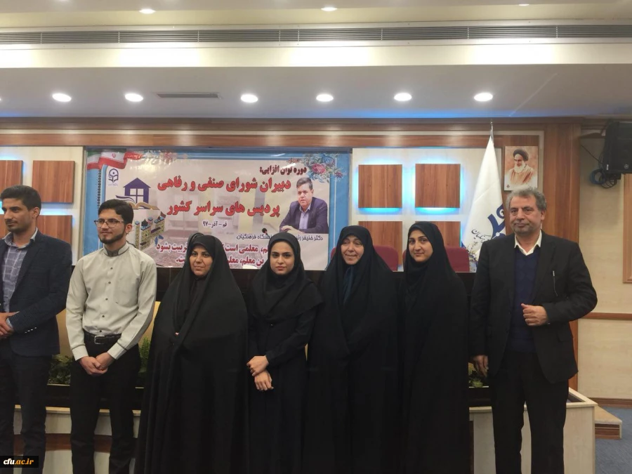 دکتر مصطفی عرب مدیرکل مشاوره، بهداشت و سلامت در دومین روز از پنجمین دوره بالندگی دبیران شورای صنفی

ذهنیت منفی عاملی برای ایجاد رخوت، کسالت و بی انگیزگی