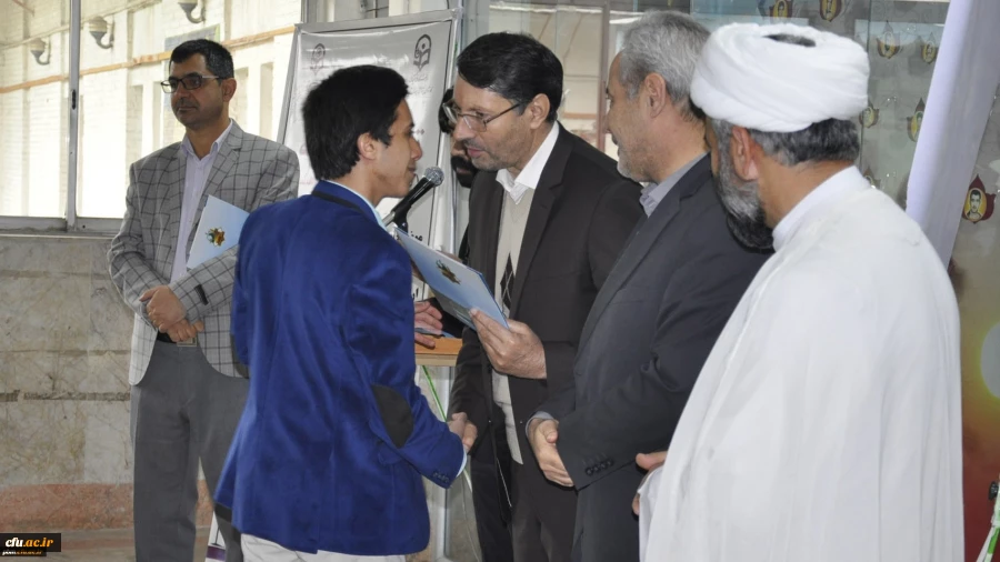 در هشتمین جلسه تازه های کتاب خراسان رضوی انجام شد:
تقدیر از برگزیدگان مسابقه کتابخوانی هفته کتاب