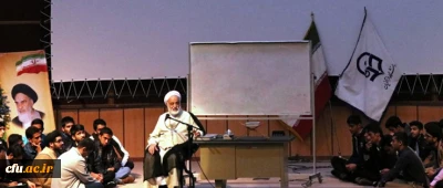 حجت الاسلام و المسلمین قرائتی:

معلمی شغل نیست عبادت است،  معلم باید دانش آموز را بنده خدا تربیت کند و قرار نیست دانش آموز را فقط با سواد سازد