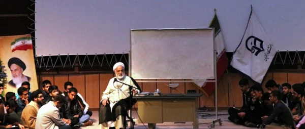 حجت الاسلام و المسلمین قرائتی :
معلمی شغل نیست عبادت است،  معلم باید دانش آموز را بنده خدا تربیت کند و قرار نیست دانش آموز را فقط با سواد سازد. 2