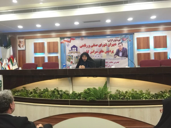 دکتر احمدی مشاور رئیس دانشگاه فرهنگیان در امور زنان خطاب به دبیران شورای صنفی:

پازل زندگی شما قطعاتی دارد که در کنار هم قرار گرفتن صحیح قطعات موجب نور افشانی می شود. 3