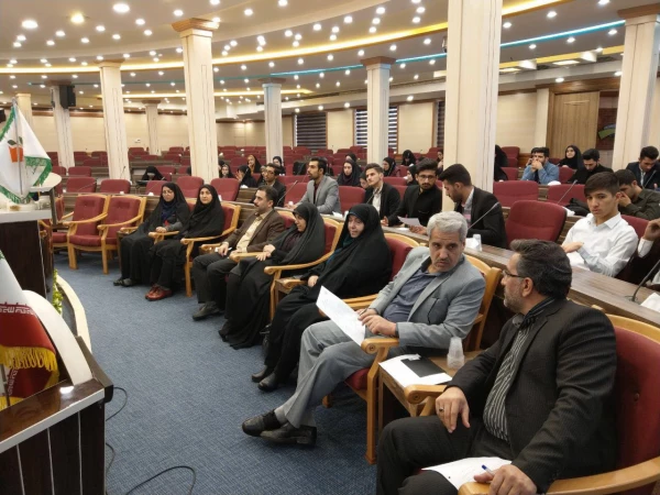 دکتر احمدی مشاور رئیس دانشگاه فرهنگیان در امور زنان خطاب به دبیران شورای صنفی:

پازل زندگی شما قطعاتی دارد که در کنار هم قرار گرفتن صحیح قطعات موجب نور افشانی می شود. 3