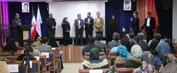 خانم دکترهاشمی استاد پژوهشگردانشگاه مازندران:
یادگیری دانش آموز اتفاق نمی افتد مگر زمانی که یادگیری درست برای معلم اتفاق بیفتد
 2