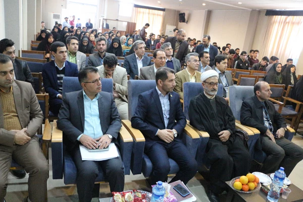 خانم دکترهاشمی استاد پژوهشگردانشگاه مازندران:
یادگیری دانش آموز اتفاق نمی افتد مگر زمانی که یادگیری درست برای معلم اتفاق بیفتد
 3