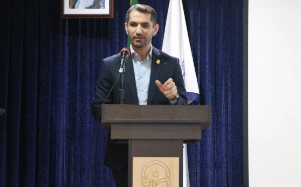 خانم دکترهاشمی استاد پژوهشگردانشگاه مازندران:
یادگیری دانش آموز اتفاق نمی افتد مگر زمانی که یادگیری درست برای معلم اتفاق بیفتد
 4