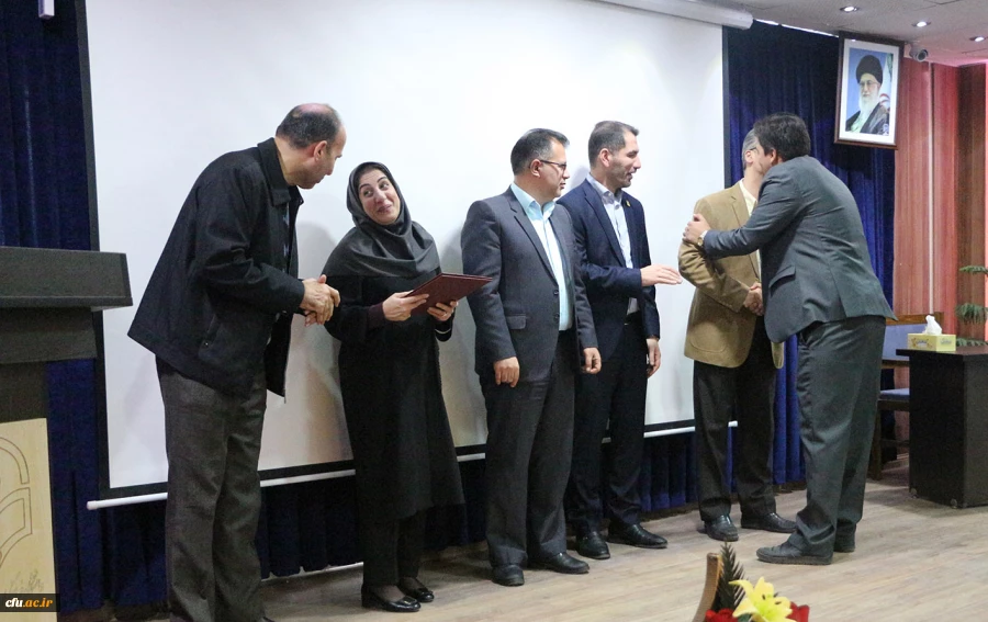 خانم دکترهاشمی استاد پژوهشگردانشگاه مازندران:
یادگیری دانش آموز اتفاق نمی افتد مگر زمانی که یادگیری درست برای معلم اتفاق بیفتد
 6