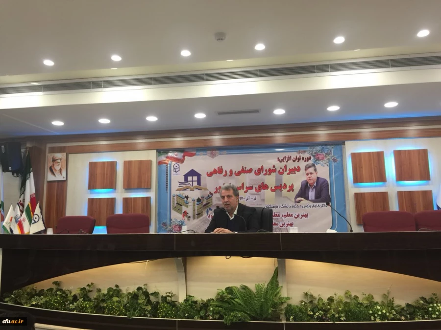 دکتر مصطفی عرب مدیرکل مشاوره، بهداشت و سلامت در دومین روز از پنجمین دوره بالندگی دبیران شورای صنفی

ذهنیت منفی عاملی برای ایجاد رخوت، کسالت و بی انگیزگی 2