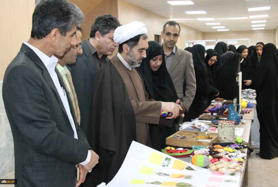 برپایی نمایشگاه عفاف و حجاب در پردیس شهید باهنر دانشگاه فرهنگیان کرمان