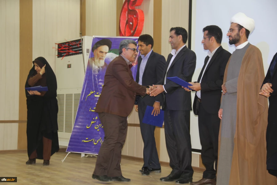 برگزاری مراسم گرامیداشت هفته پژوهش در دانشگاه فرهنگیان هرمزگان و تجلیل از پژوهشگران دانشگاه
 12