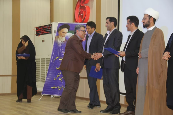 برگزاری مراسم گرامیداشت هفته پژوهش در دانشگاه فرهنگیان هرمزگان و تجلیل از پژوهشگران دانشگاه
 13