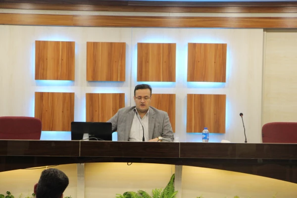 دکتر نصر آبادی مدیرکل حقوقی دانشگاه در کارگاه آموزشی حقوق ورزشی کارشناسان تربیت بدنی:خ

حقوق ورزشکاران، داوران و مسئولین باشگاه های ورزشی را یادآور شد. 2