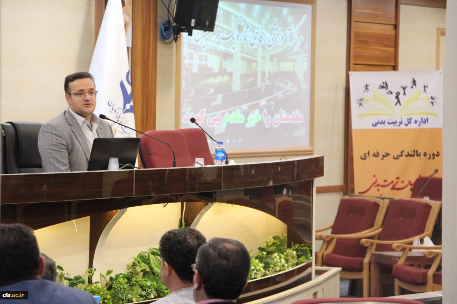 دکتر نصر آبادی مدیرکل حقوقی دانشگاه در کارگاه آموزشی حقوق ورزشی کارشناسان تربیت بدنی:خ

حقوق ورزشکاران، داوران و مسئولین باشگاه های ورزشی را یادآور شد. 3