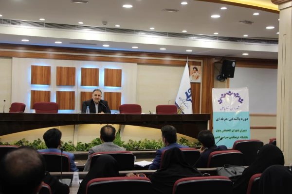 مدیرکل امور دانشجویان داخل وزارت علوم، تحقیقات و فناوری در نشست تخصصی دبیران شورای انضباطی بدوی پردیس های دانشگاه فرهنگیان:

روش برخورد و رفتار با دانشجوی متخلف، بسیار مهم تر از خود تخلف است.
 2