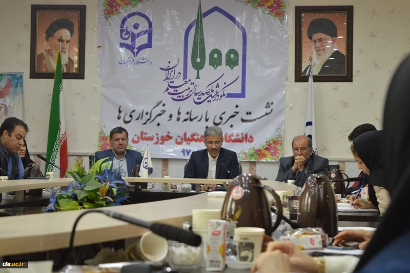 نشست خبری آقای دکتر جرفی سرپرست مدیریت امور پردیس های استان خوزستان در خصوص نکوداشت یکصدومین سال تاسیس تربیت معلم و گزارش عملکرد یک ساله دانشگاه فرهنگیان  با حضور خبرنگاران: