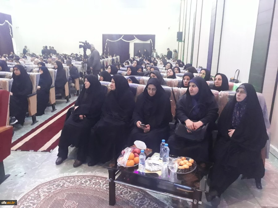 سرپرست معاونت سیاسی امنیتی و اجتماعی استاندار آذربایجان غربی در آیین تجلیل از پژوهشگران برتر:

پژوهش سنگ بنای توسعه است
 5