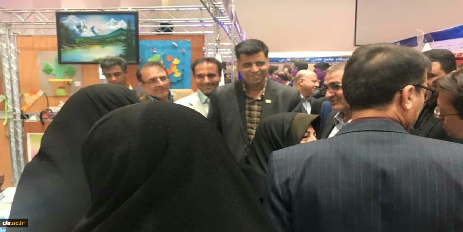 بازدید سرپرست محترم استانداری فارس جناب آقای مهندس رحمانی و همچنین جناب اقای دکتر اناری نژاد مدیریت محترم دانشگاه فرهنگیان فارس وهیات همراه از غرفه دانشگاه فرهنگیان فارس در نمایشگاه دست آورد های پژوهشی استان فارس 2