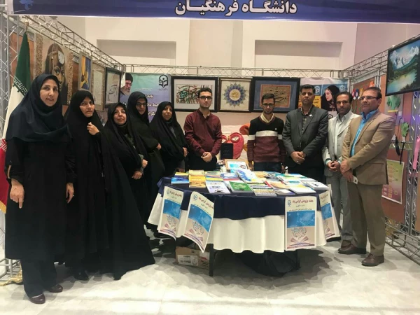 بازدید سرپرست محترم استانداری فارس جناب آقای مهندس رحمانی و همچنین جناب اقای دکتر اناری نژاد مدیریت محترم دانشگاه فرهنگیان فارس وهیات همراه از غرفه دانشگاه فرهنگیان فارس در نمایشگاه دست آورد های پژوهشی استان فارس 3