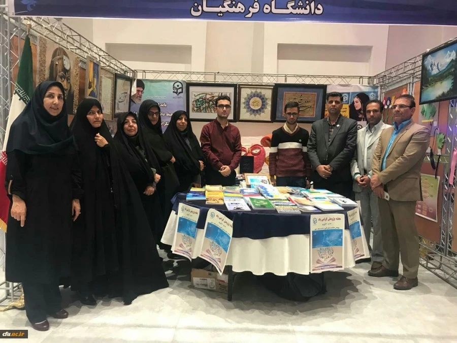 بازدید سرپرست محترم استانداری فارس جناب آقای مهندس رحمانی و همچنین جناب اقای دکتر اناری نژاد مدیریت محترم دانشگاه فرهنگیان فارس وهیات همراه از غرفه دانشگاه فرهنگیان فارس در نمایشگاه دست آورد های پژوهشی استان فارس 3