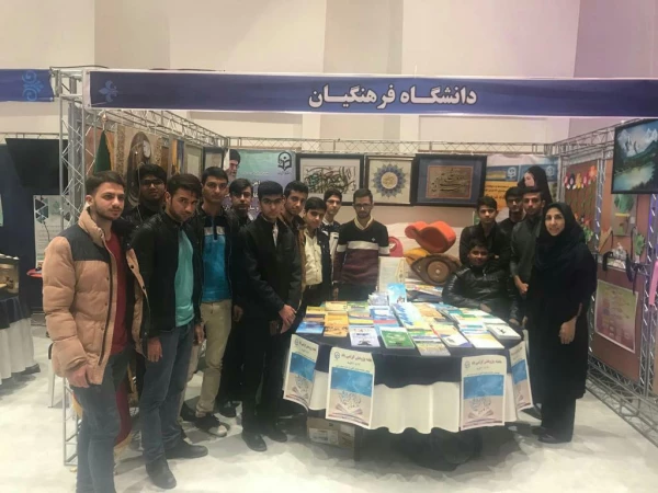 بازدید سرپرست محترم استانداری فارس جناب آقای مهندس رحمانی و همچنین جناب اقای دکتر اناری نژاد مدیریت محترم دانشگاه فرهنگیان فارس وهیات همراه از غرفه دانشگاه فرهنگیان فارس در نمایشگاه دست آورد های پژوهشی استان فارس 7