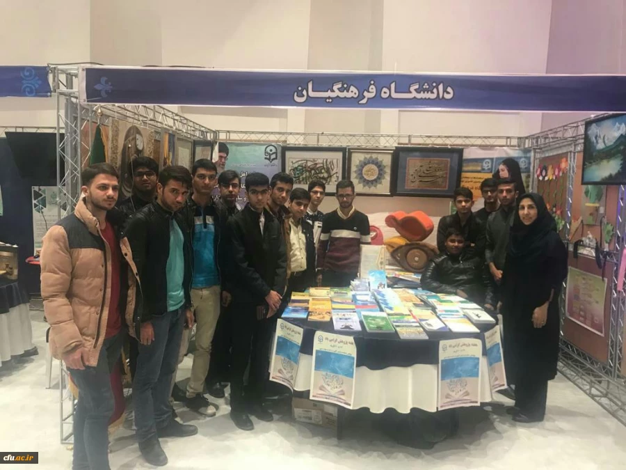 بازدید سرپرست محترم استانداری فارس جناب آقای مهندس رحمانی و همچنین جناب اقای دکتر اناری نژاد مدیریت محترم دانشگاه فرهنگیان فارس وهیات همراه از غرفه دانشگاه فرهنگیان فارس در نمایشگاه دست آورد های پژوهشی استان فارس 7