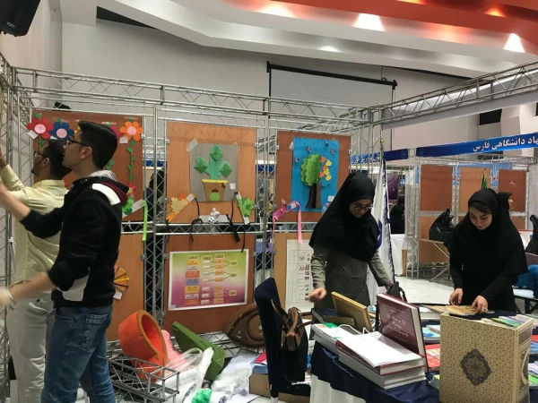 بازدید سرپرست محترم استانداری فارس جناب آقای مهندس رحمانی و همچنین جناب اقای دکتر اناری نژاد مدیریت محترم دانشگاه فرهنگیان فارس وهیات همراه از غرفه دانشگاه فرهنگیان فارس در نمایشگاه دست آورد های پژوهشی استان فارس 8