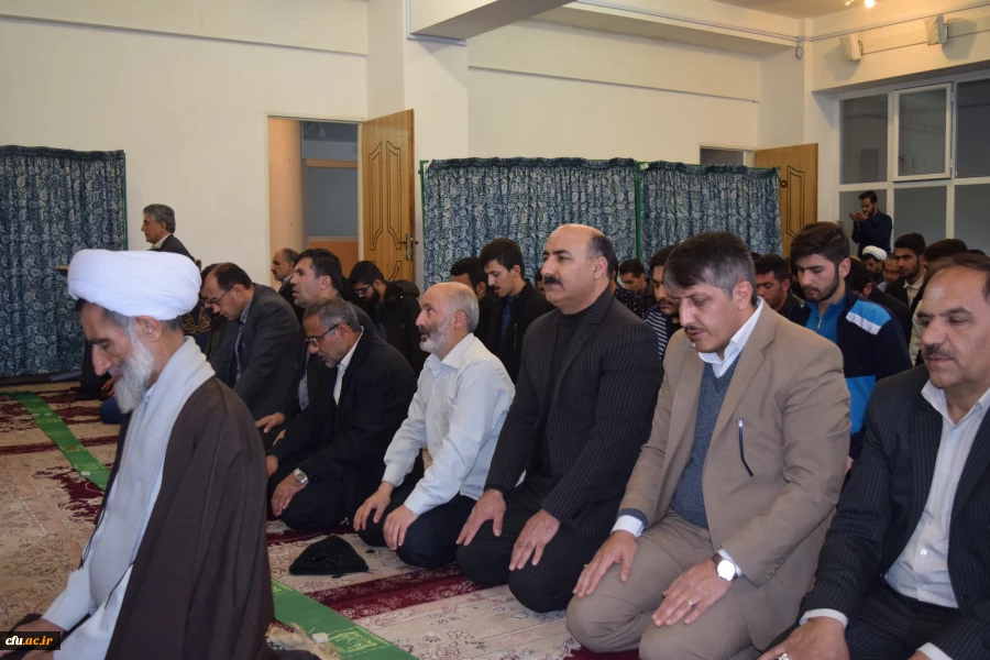 اقامه نماز جماعت دانشجویان به امامت نماینده محترم ولی فقیه در استان