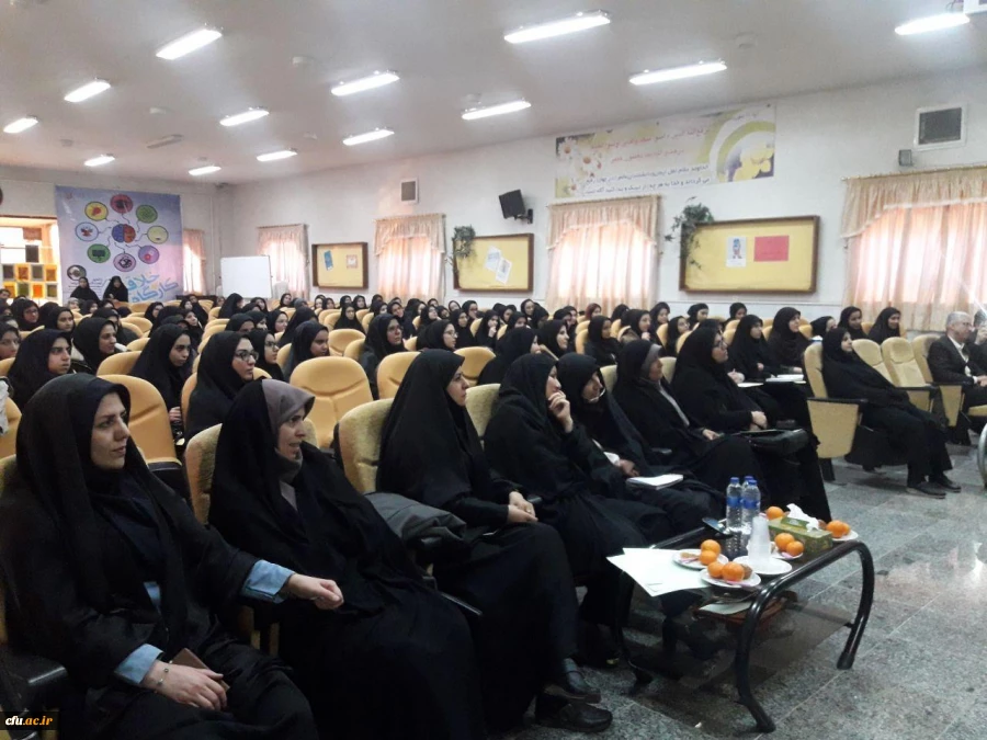 به همت حوزه نظارت و ارزیابی دانشگاه فرهنگیان استان مرکزی برگزار شد

کارگاه خلاقیت باحضور کارشناس دینی آموزش کودکان حاج آقا مهدیزاده 2