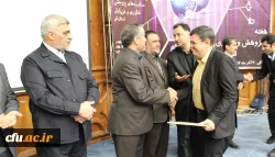 انتخاب دکتر خنیفر به عنوان پژوهشگر برتر حوزه علوم انسانی 3