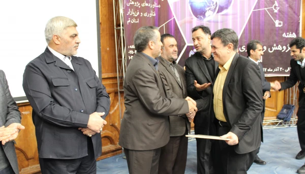 انتخاب دکتر خنیفر به عنوان پژوهشگر برتر حوزه علوم انسانی 3