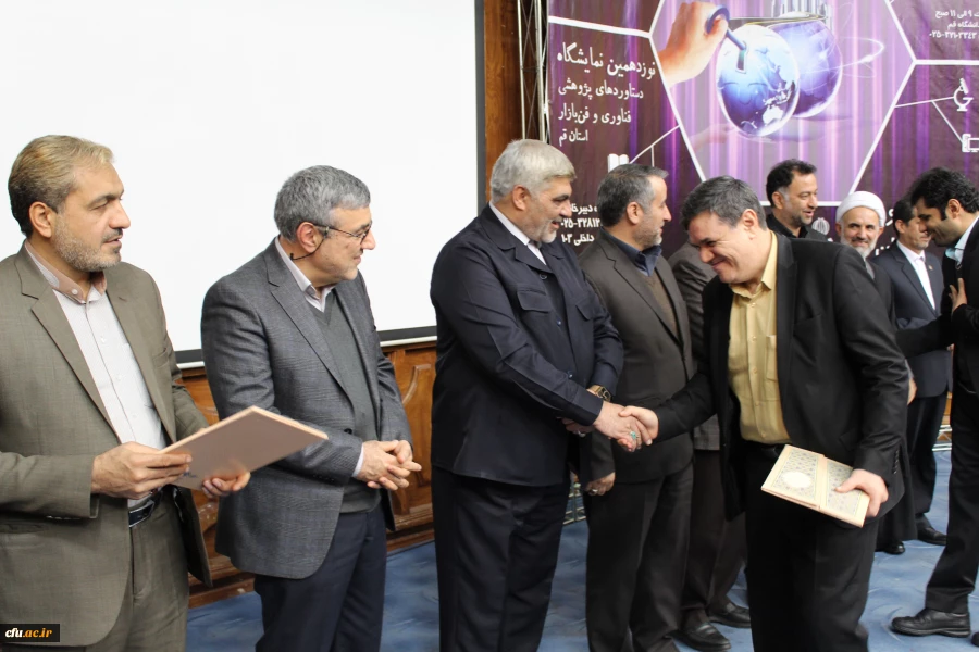 انتخاب دکتر خنیفر به عنوان پژوهشگر برتر حوزه علوم انسانی 4