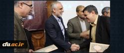 تجلیل از دکتر خنیفر به عنوان پژوهشگر برتر استان قم 2
