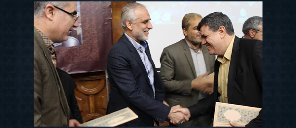 تجلیل از دکتر خنیفر به عنوان پژوهشگر برتر استان قم 2