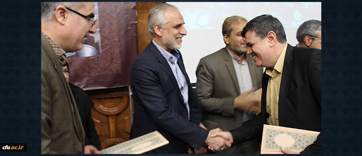 تجلیل از دکتر خنیفر به عنوان پژوهشگر برتر استان قم 2