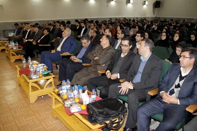 در مراسم استانی هفته پژوهش اداره کل آموزش و پرورش انجام شد؛

تجلیل از 5 نفر از دانشجو معلمان پژوهشگر دانشگاه فرهنگیان استان کردستان 4