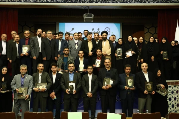 معاون پژوهشی و فناوری در اختتامیه روز پژوهش عنوان کرد:

پرهیز ازپژوهش هایی با شاخص های بی ریشه و رقابت های بی ثمر در این حوزه 4