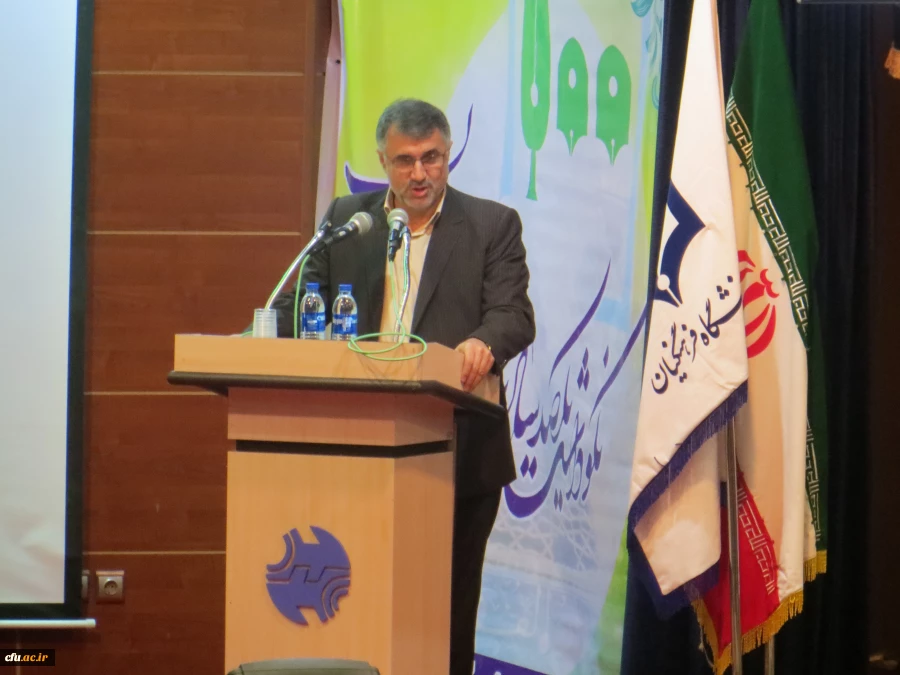 دکتر صافی در همایش نکو داشت یکصدمین سال تاسیس تربیت معلم دانشگاه فرهنگیان گیلان
« راهنمایی و احترام به شخصیت دانش آموز  احترام به مدیریت جامعه فردا است»
 3