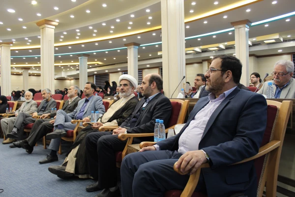 همایش نکوداشت یکصدمین سال تاسیس تربیت معلم در ایران با حضور مسئولان، پیشکسوتان، مدیران سابق ، اساتید و دانشجو معلمان به همت مسئولین دانشگاه فرهنگیان استان قم برگزار گردید