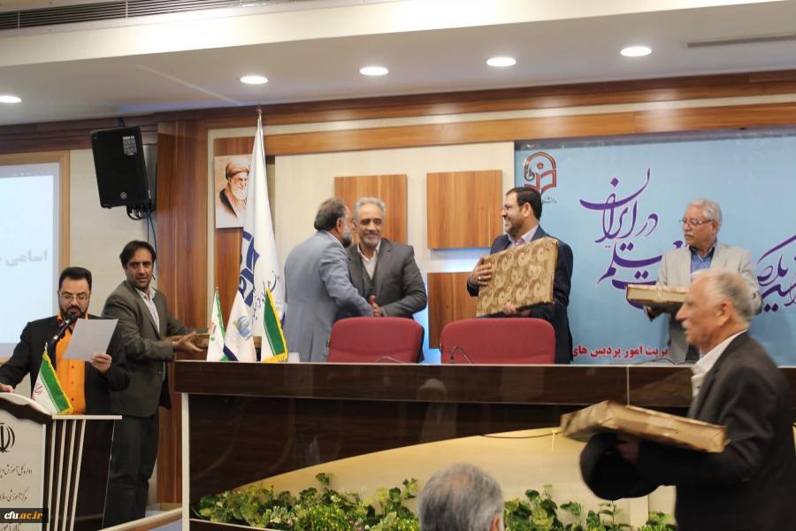 همایش نکوداشت یکصدمین سال تاسیس تربیت معلم در ایران با حضور مسئولان، پیشکسوتان، مدیران سابق ، اساتید و دانشجو معلمان به همت مسئولین دانشگاه فرهنگیان استان قم برگزار گردید