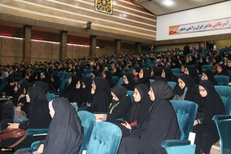 با حضور دکتر صادق زیباکلام و متین منتظمی برگزار شد:

جلسه مناظره با عنوان چالش ها و فرصت های جمهوری اسلامی در دانشگاه فرهنگیان یزد
 14