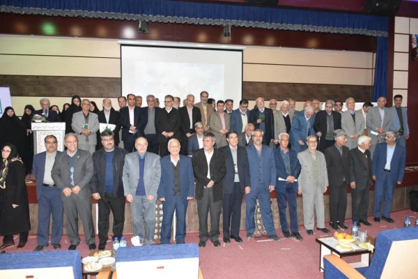 نکوداشت یکصدمین سال تربیت معلم در خراسان جنوبی برگزار شد
دکتر کچوئیان:با کارهای فاخر و پژوهشی در مسیر بالندگی کشور گام برداریم
 3