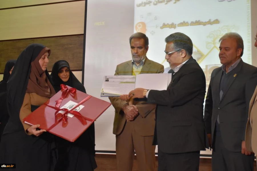 نکوداشت یکصدمین سال تربیت معلم در خراسان جنوبی برگزار شد
دکتر کچوئیان:با کارهای فاخر و پژوهشی در مسیر بالندگی کشور گام برداریم
 6