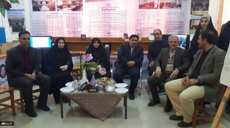 بازدید مدیرکل آموزش وپرورش استان از غرفه دانشگاه فرهنگیان  3