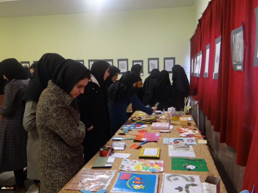 برگزاری نمایشگاه دست سازه های کمک آموزشی به مناسبت هفته پژوهش در پردیس علامه طباطبایی ارومیه 2
