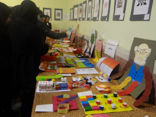 برگزاری نمایشگاه دست سازه های کمک آموزشی به مناسبت هفته پژوهش در پردیس علامه طباطبایی ارومیه 3