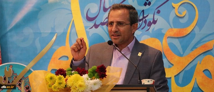 معاون پژوهش و فناوری دانشگاه فرهنگیان در آیین نکوداشت یکصد سال تربیت معلم در ایران، اصفهان :

دانشگاه فرهنگیان پرچمدار طراحی پارادایم جدید آموزشی کشور 2