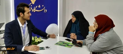 بازدید خانم دکتر احمدی مشاور امور بانوان ریاست دانشگاه از غرفه دستاوردهای پژوهشی دانشجومعلمان