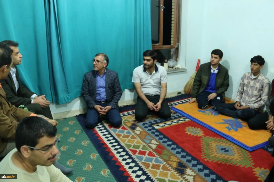 نشست و گفتگوی صمیمانه رئیس دانشگاه فرهنگیان استان یزد با دانشجو معلمان در سراهای دانشجویی پردیس شهیدان پاک نژاد
 3