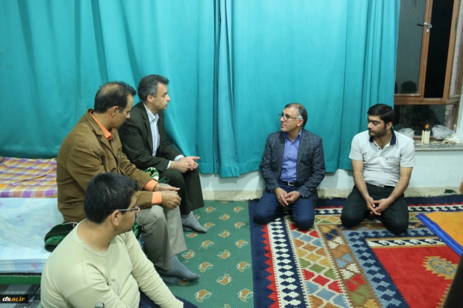 نشست و گفتگوی صمیمانه رئیس دانشگاه فرهنگیان استان یزد با دانشجو معلمان در سراهای دانشجویی پردیس شهیدان پاک نژاد
 4