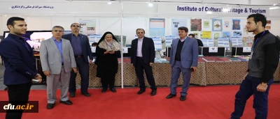 حضور دکتر علی باقر طاهری نیا معاون پژوهش و فناوری در غرفه دستاوردهای پژوهشی دانشجو معلمان دانشگاه فرهنگیان